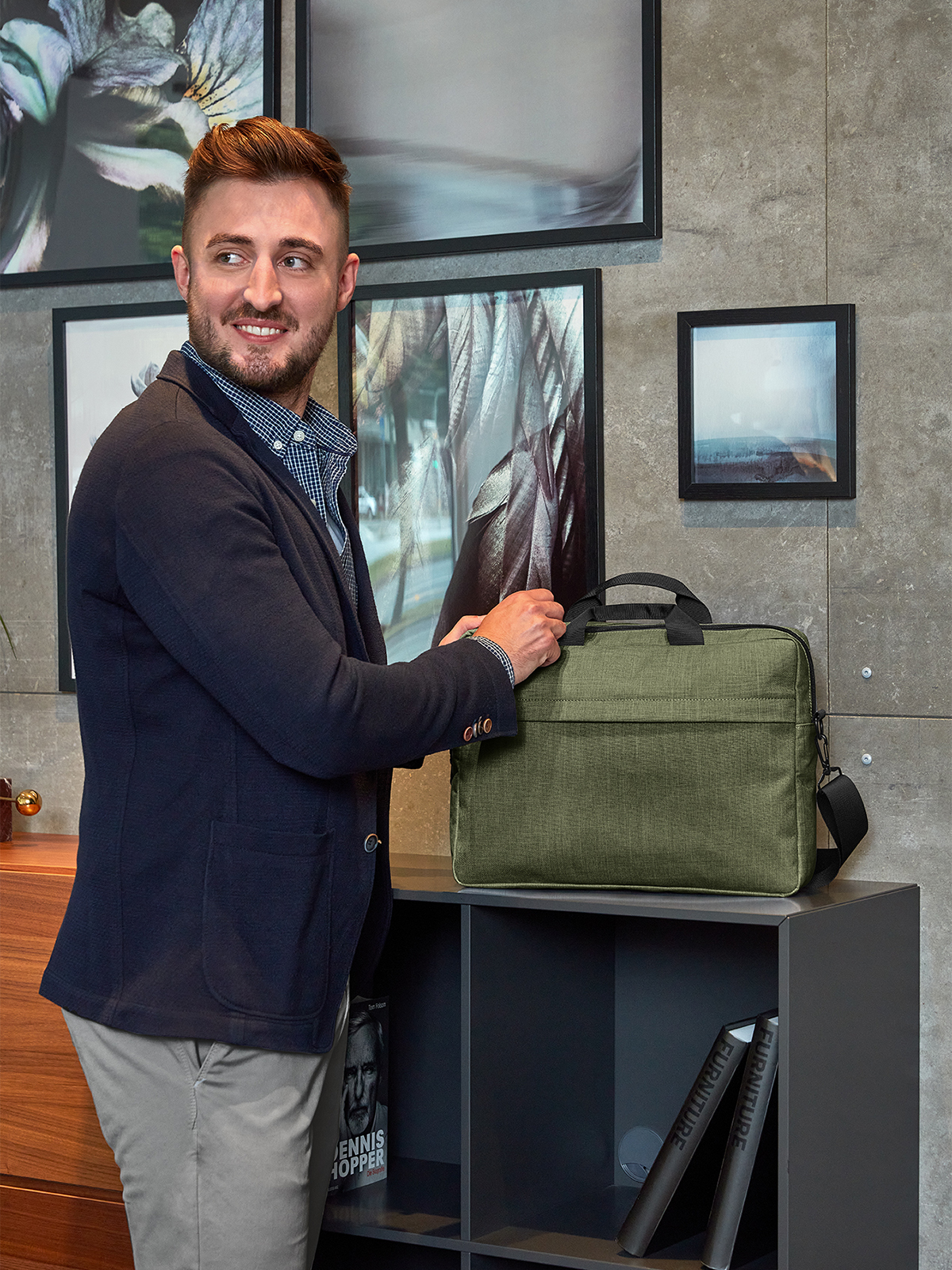 Notebook-Tasche EUROPE gruen-meliert mit Model