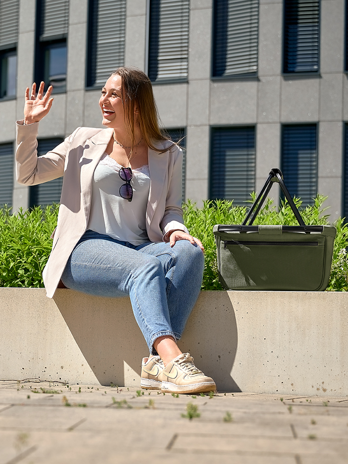 Shopper BLACKBASKET oliv mit Model