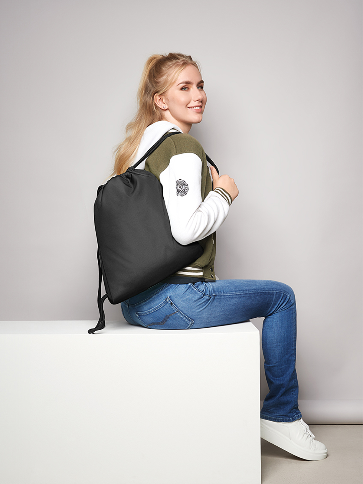 Zugbeutel CARE schwarz mit Model