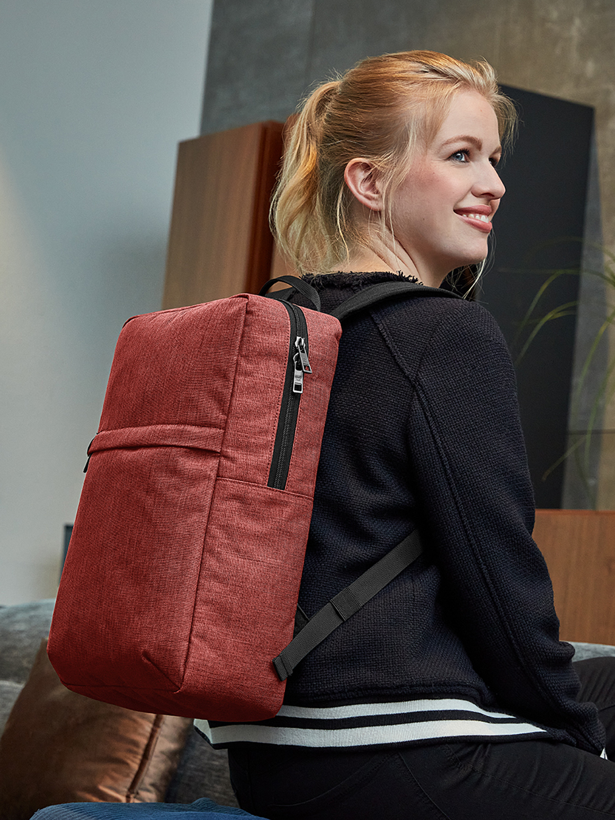 notebook backpack EUROPE red-sprinkle featuring a model