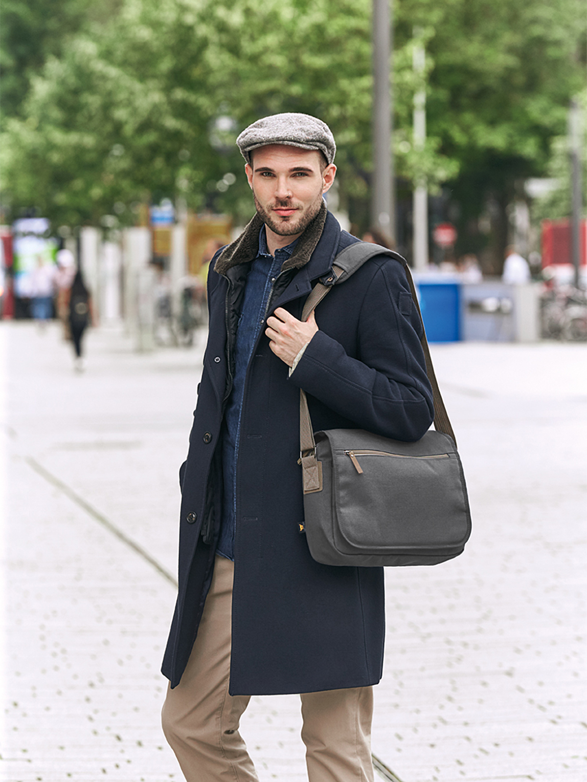 Umhaengetasche COUNTRY anthrazit mit Model