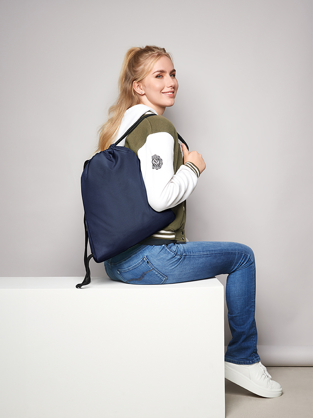 Zugbeutel CARE marine mit Model