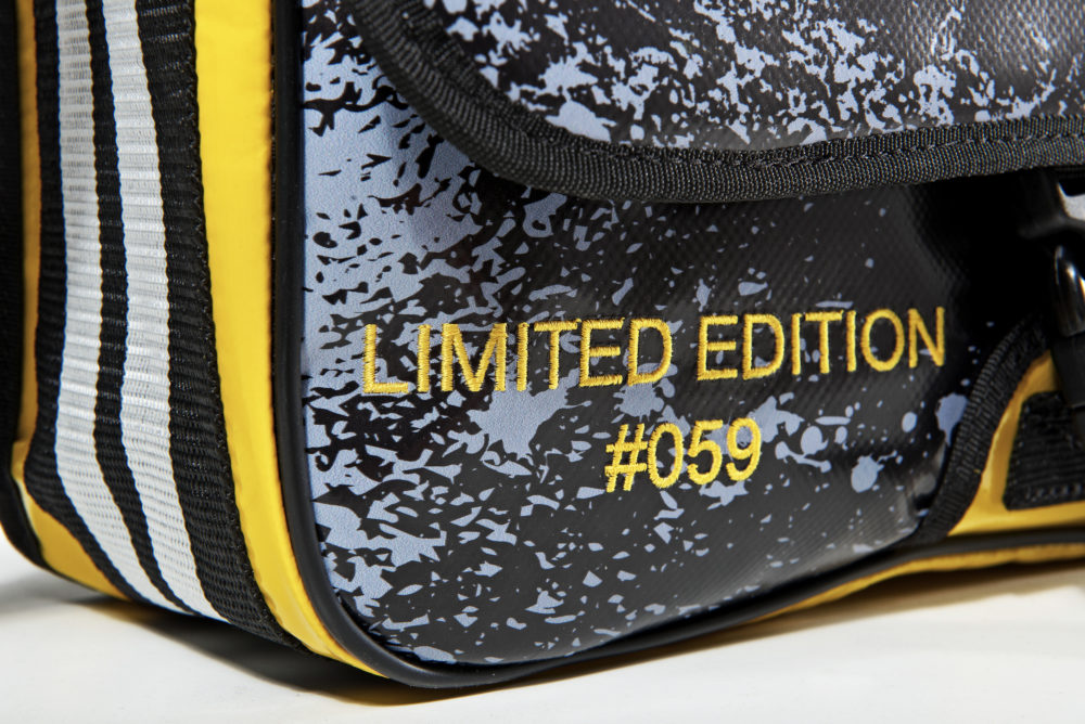 HELLA Tasche mit Limited Edition Stickerei und gelb-schwarzem Design