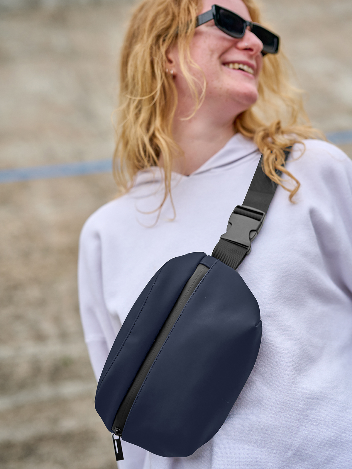 Guerteltasche PURE marine mit Model