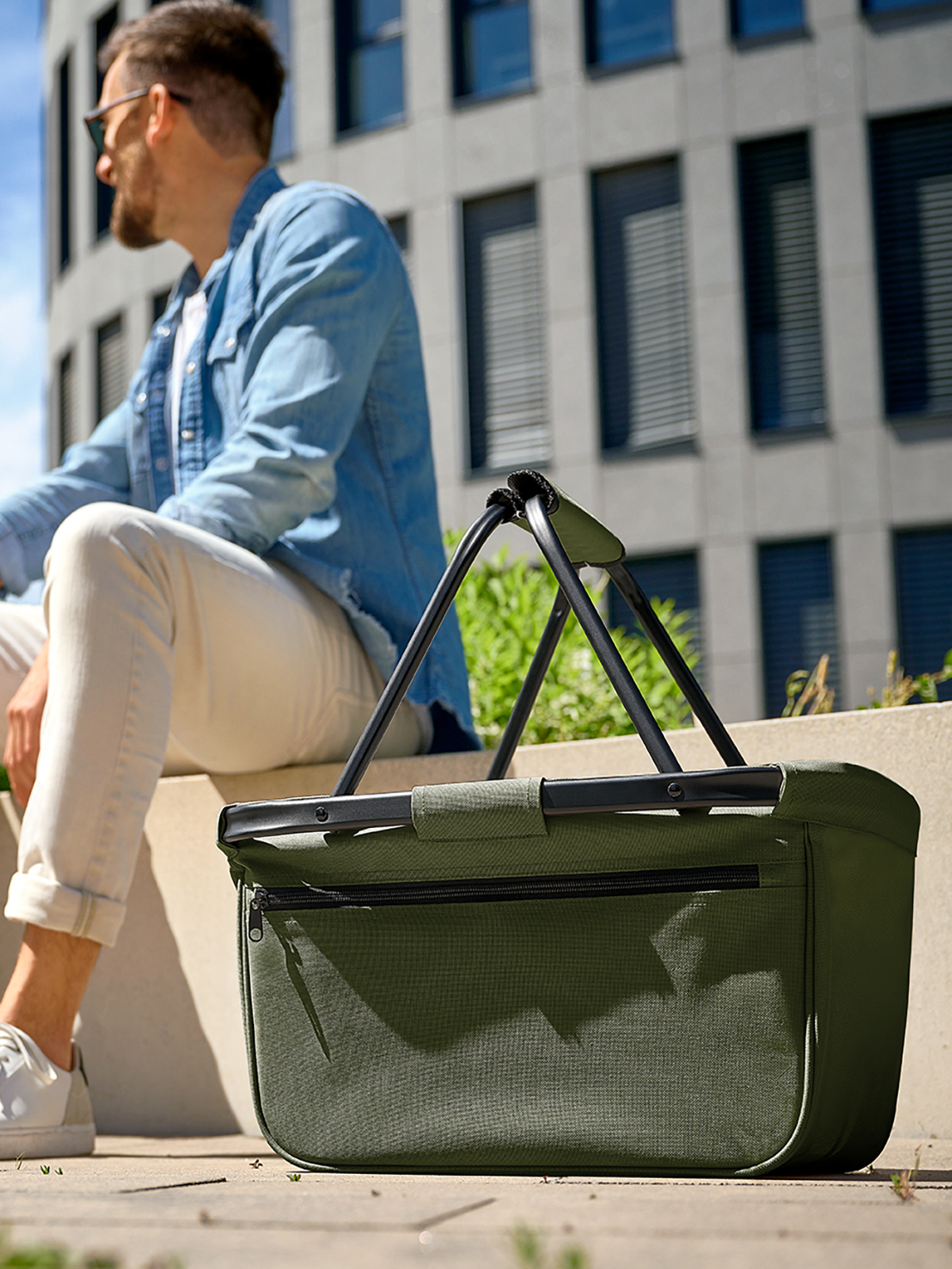 Shopper BLACKBASKET oliv mit Model