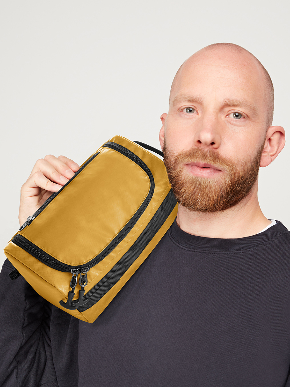 Kulturtasche ACTIVE senfgelb mit Model