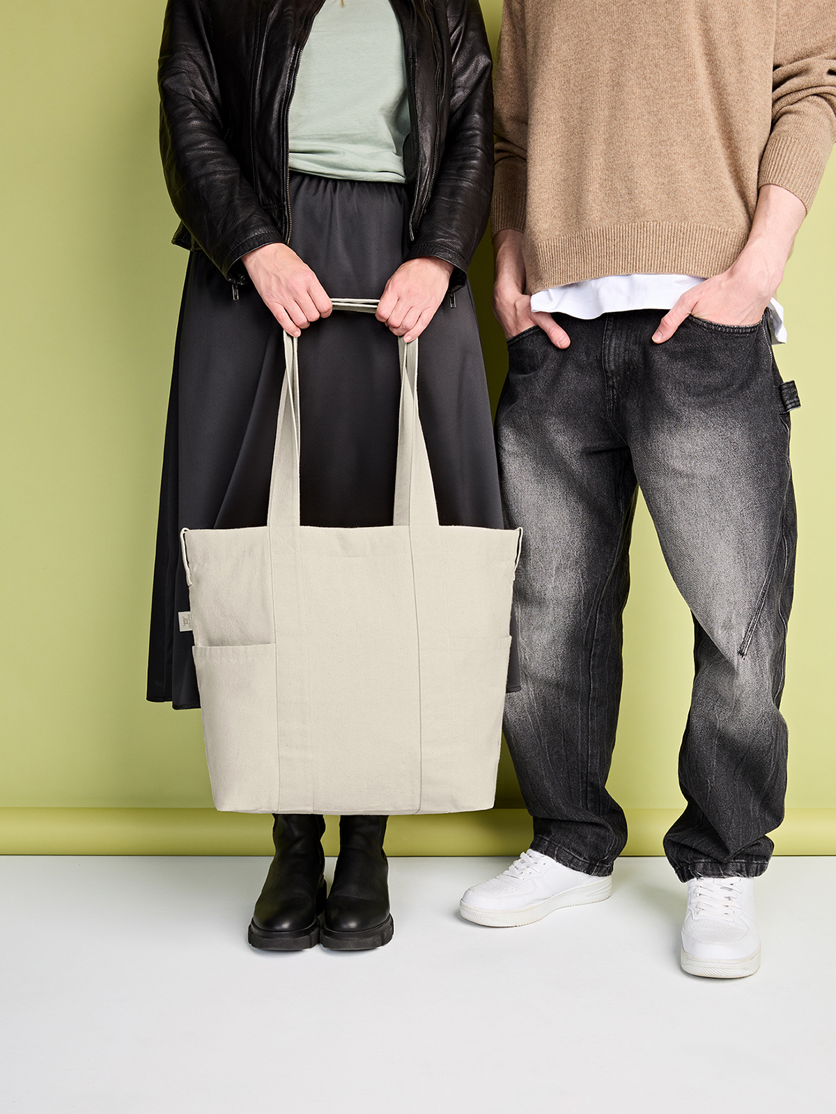 Wellness-Tasche ORGANIC natur mit Model