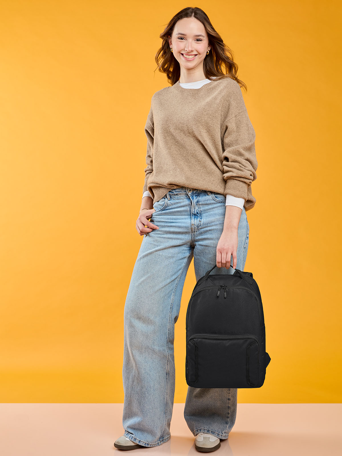 daypack LOOP in black, shown with model