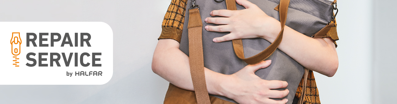 Logo des HALFAR® Repair Service für Taschen neben einer Tasche die umarmt wird