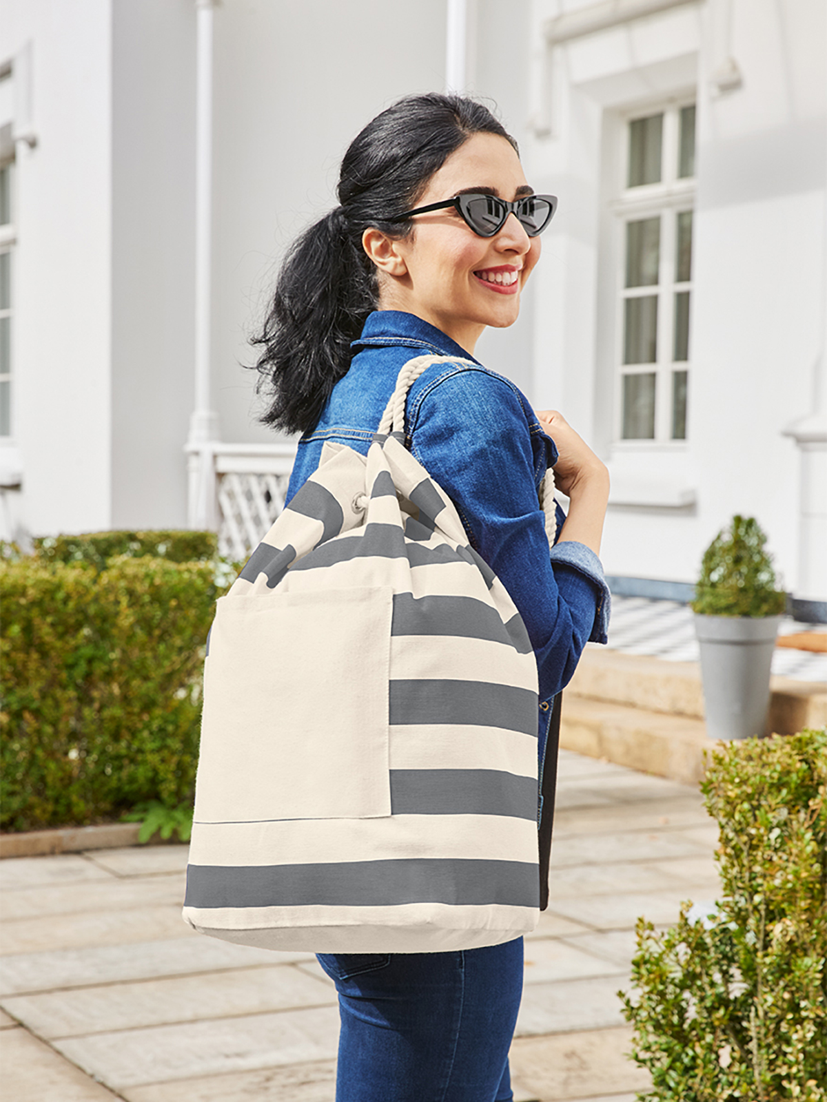 Rucksack BEACH anthrazit mit Model