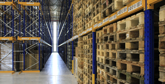 Palettenstellplaetze im Halfar-Logistikzentrum