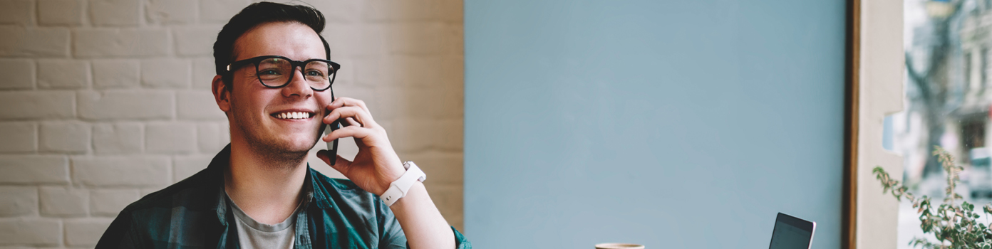 Mitarbeiter am Telefon