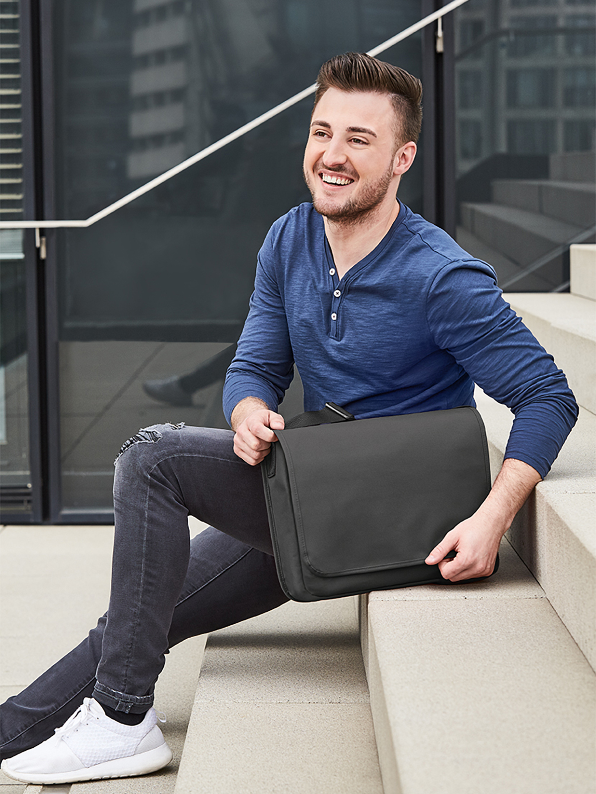 Promotiontasche KURIER anthrazit mit Model
