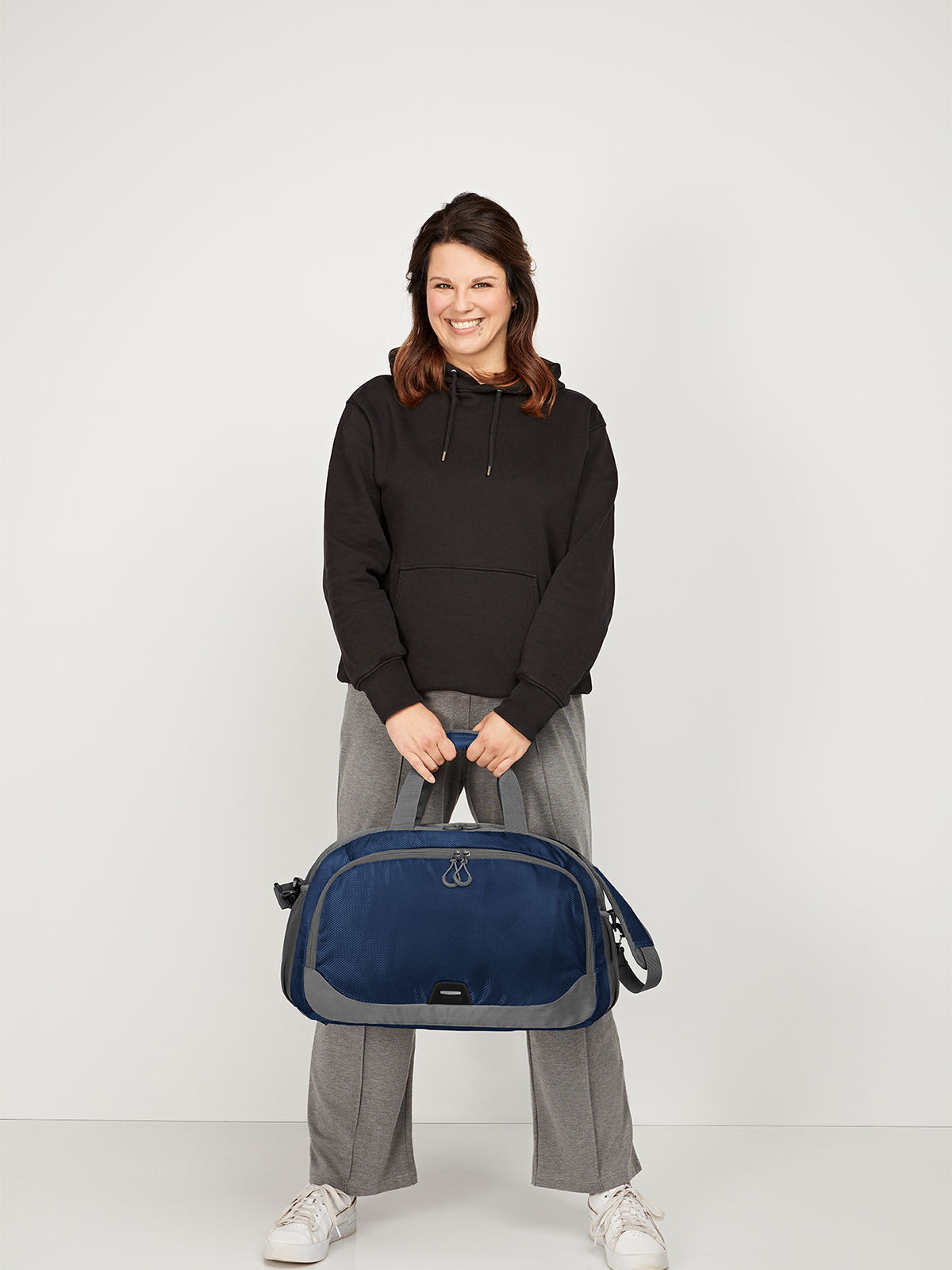 sport/travel bag STEP navy featuring a model