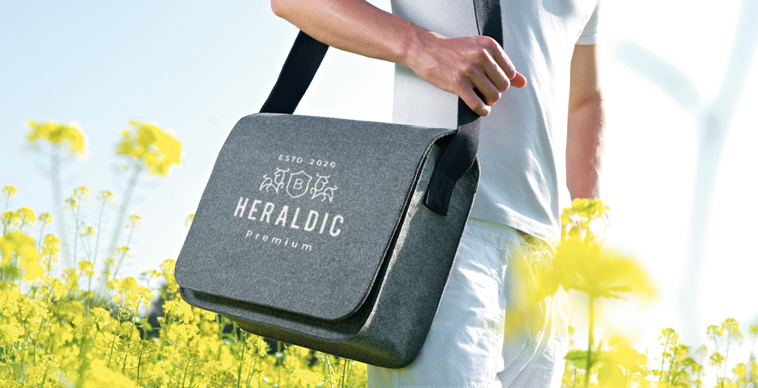 Filztaschen mit Logo präsentiert als KURIERTASCHE MODERNCLASSIC