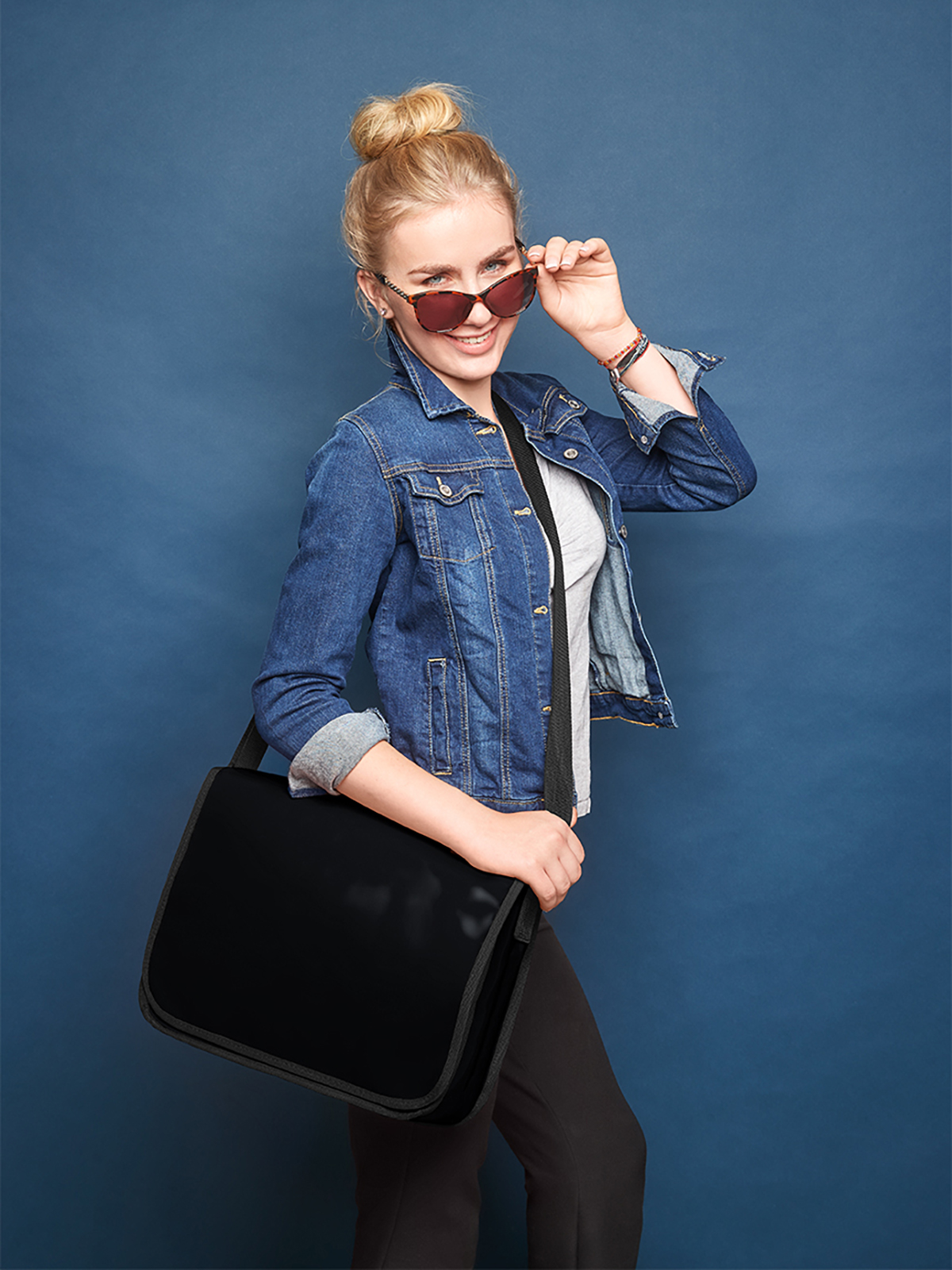 LorryBag® ECONOMY black featuring a model