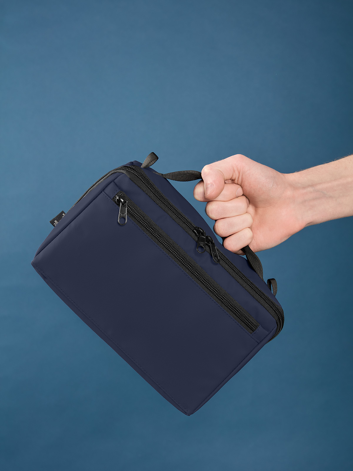Reißverschluss-Tasche BOX marine mit Model