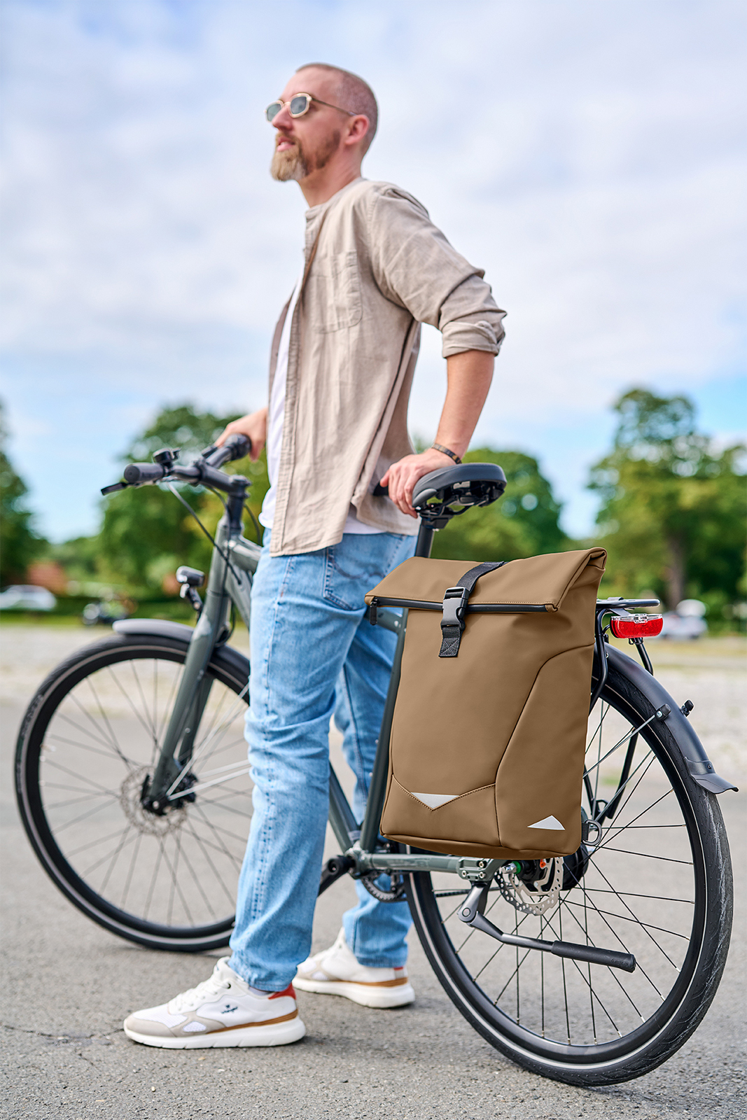 bike backpack ORBIT caramel featuring a model