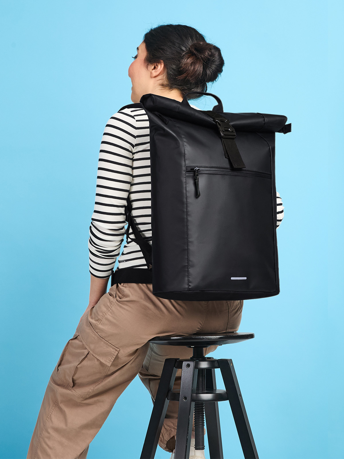 Notebook-Rucksack KURIER schwarz front schraeg