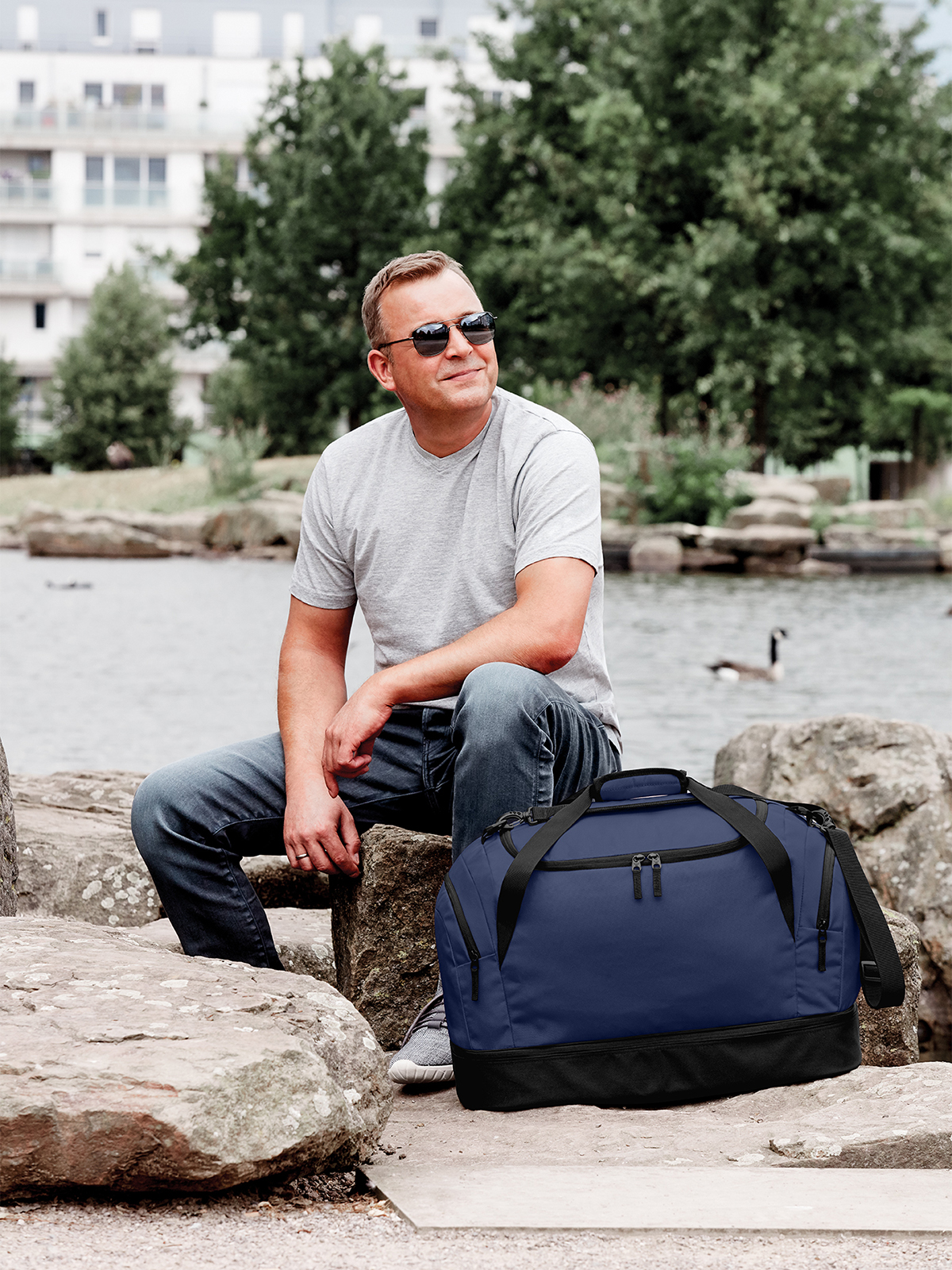 sports bag TEAM navy featuring a model