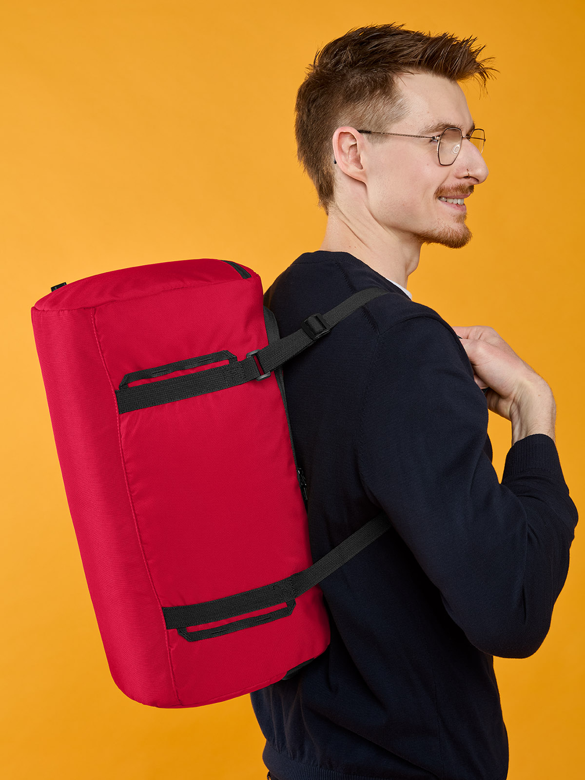 sport/travel bag LOOP in red, shown with model
