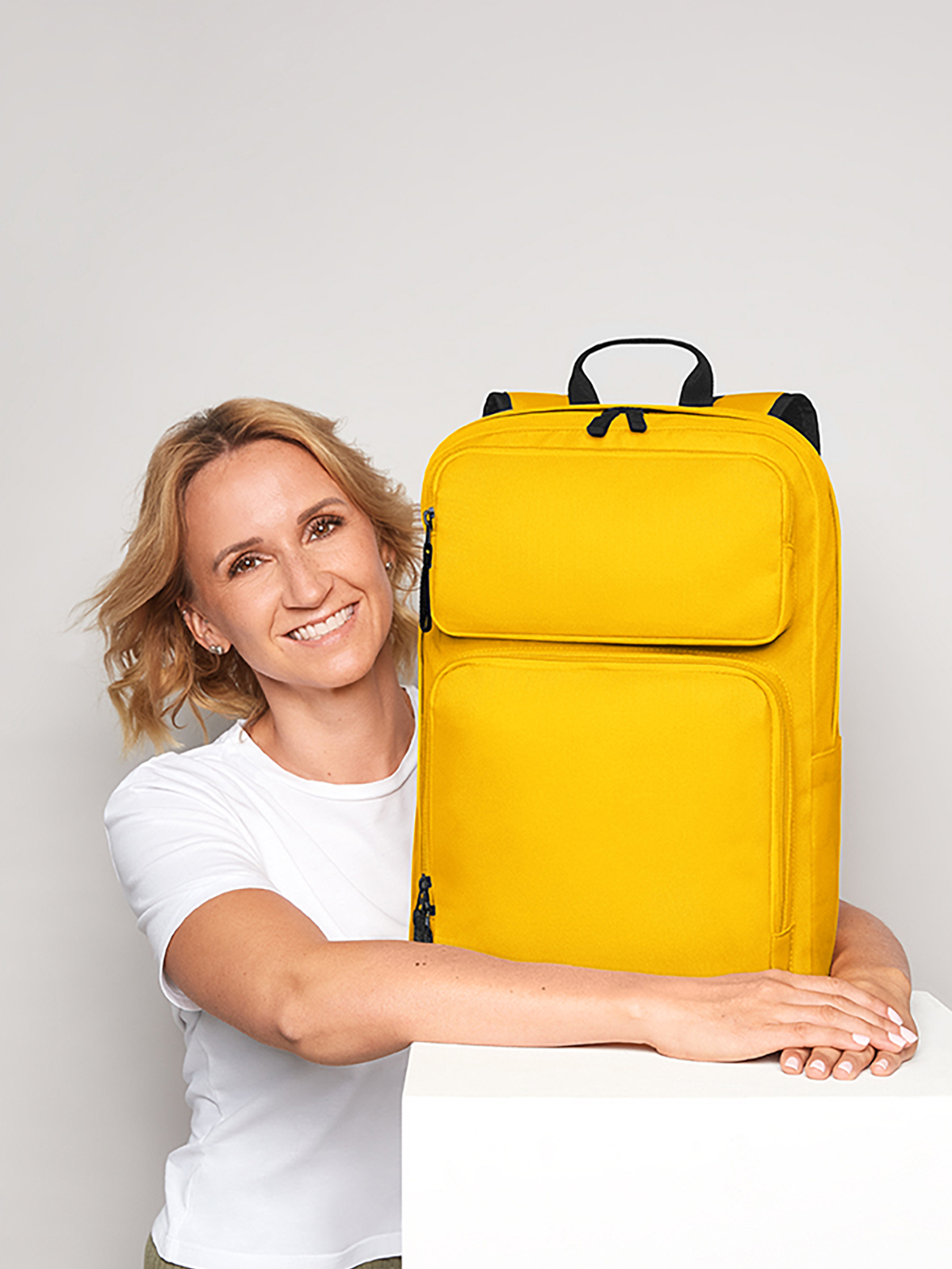Notebook-Rucksack FELLOW gelb mit Model