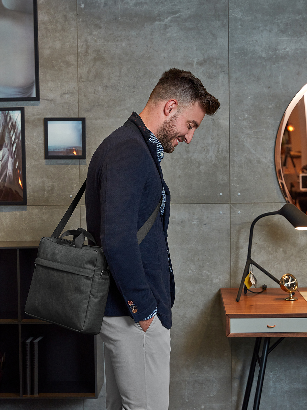 notebook bag EUROPE black-sprinkle featuring a model