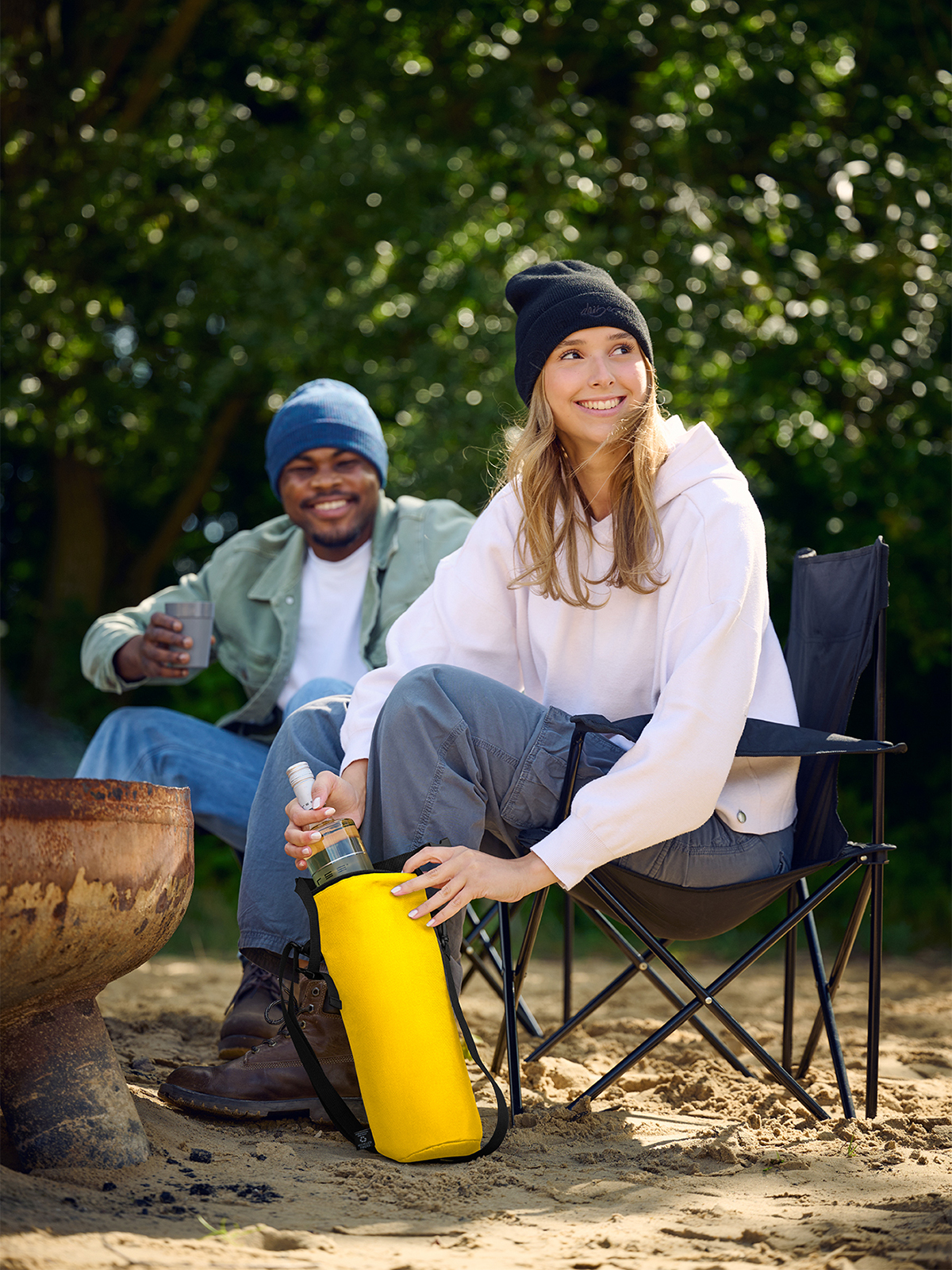 thermo bag BOTTLE yellow featuring a model