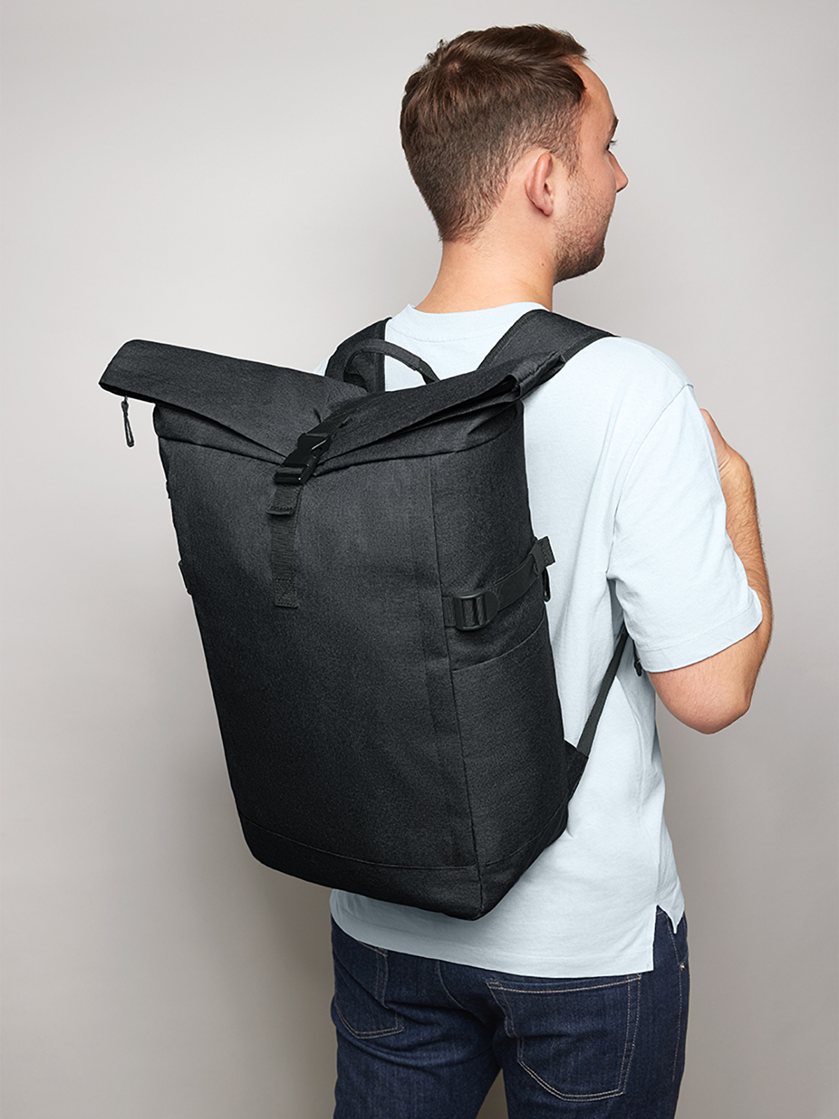 Notebook-Rucksack CIRCLE L schwarz-meliert mit Model