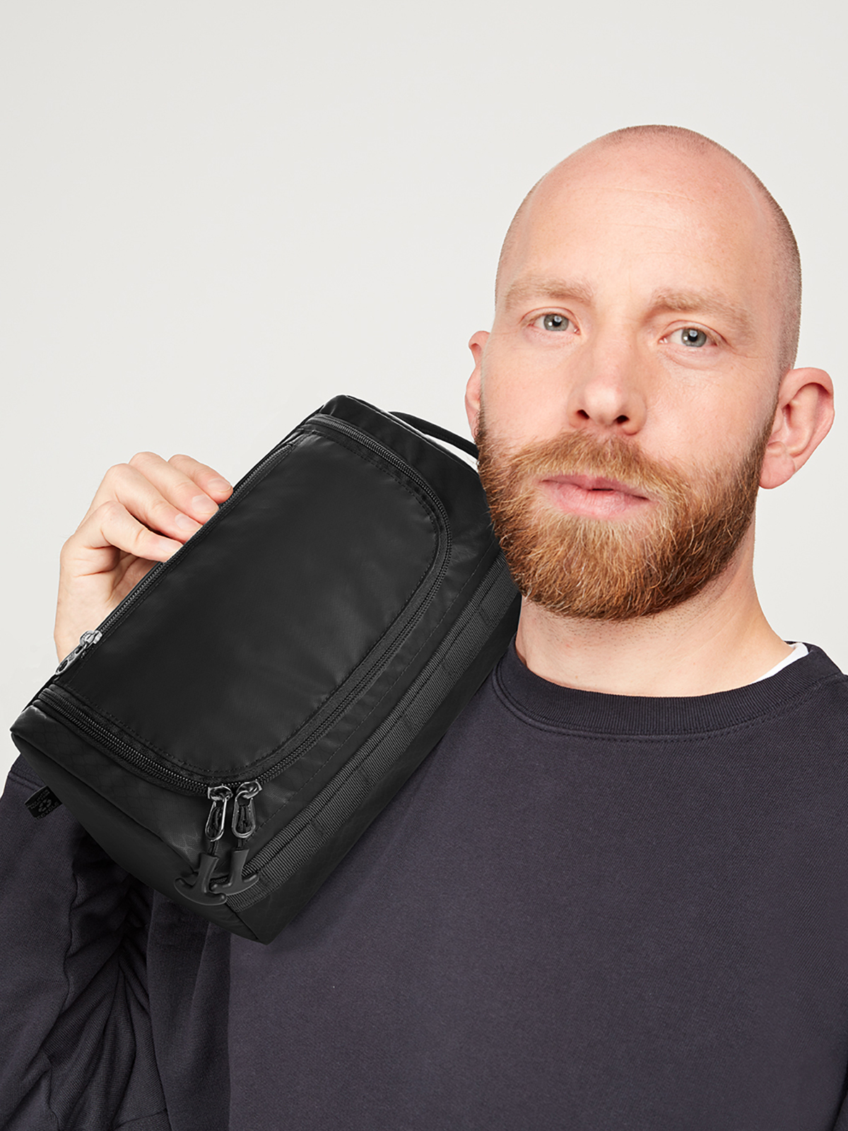Kulturtasche ACTIVE schwarz mit Model