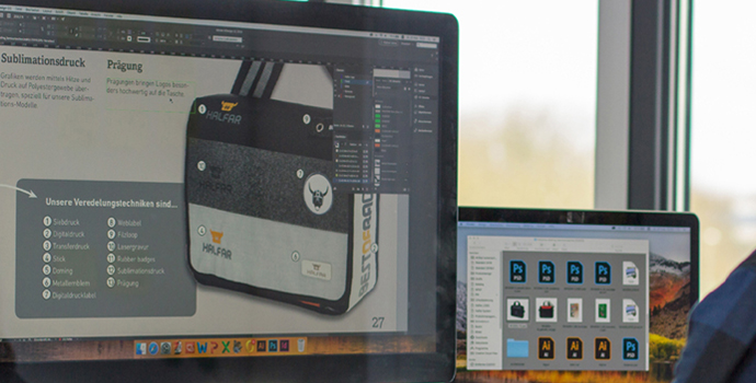 Mediengestalter-Azubi arbeitet in Photoshop an einem Bildschirm.