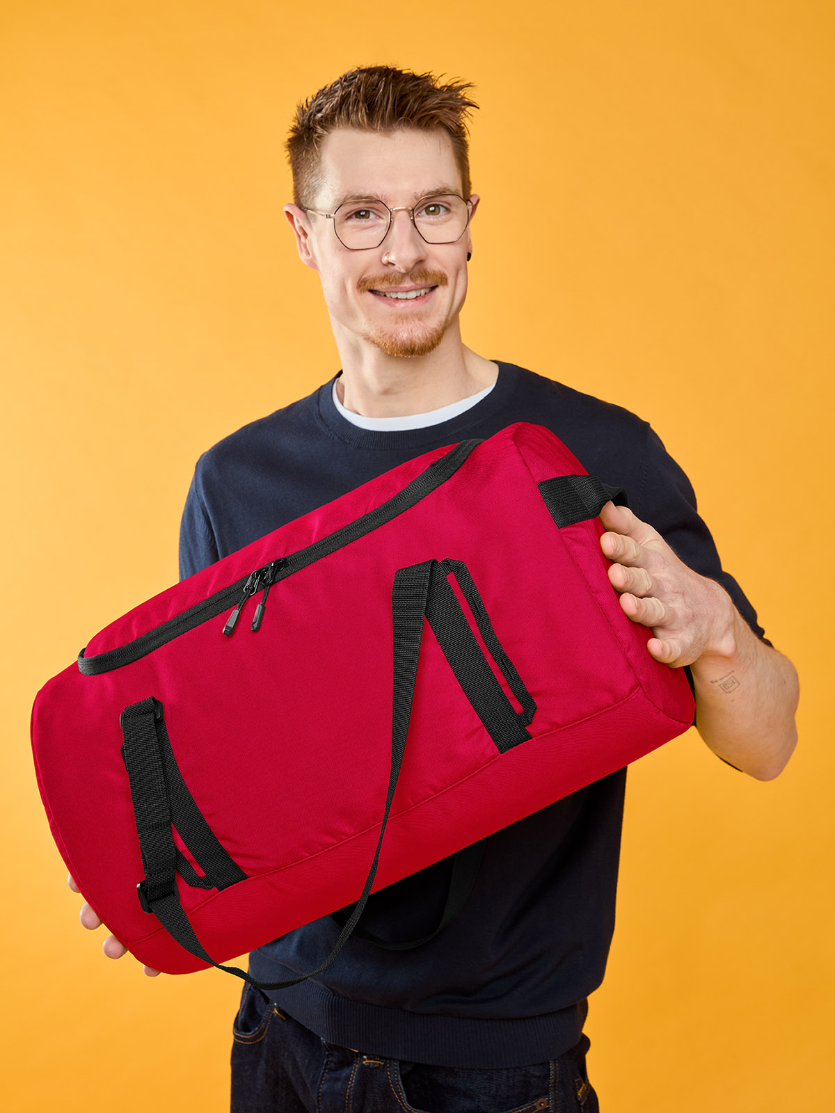 sport/travel bag LOOP in red, shown with model