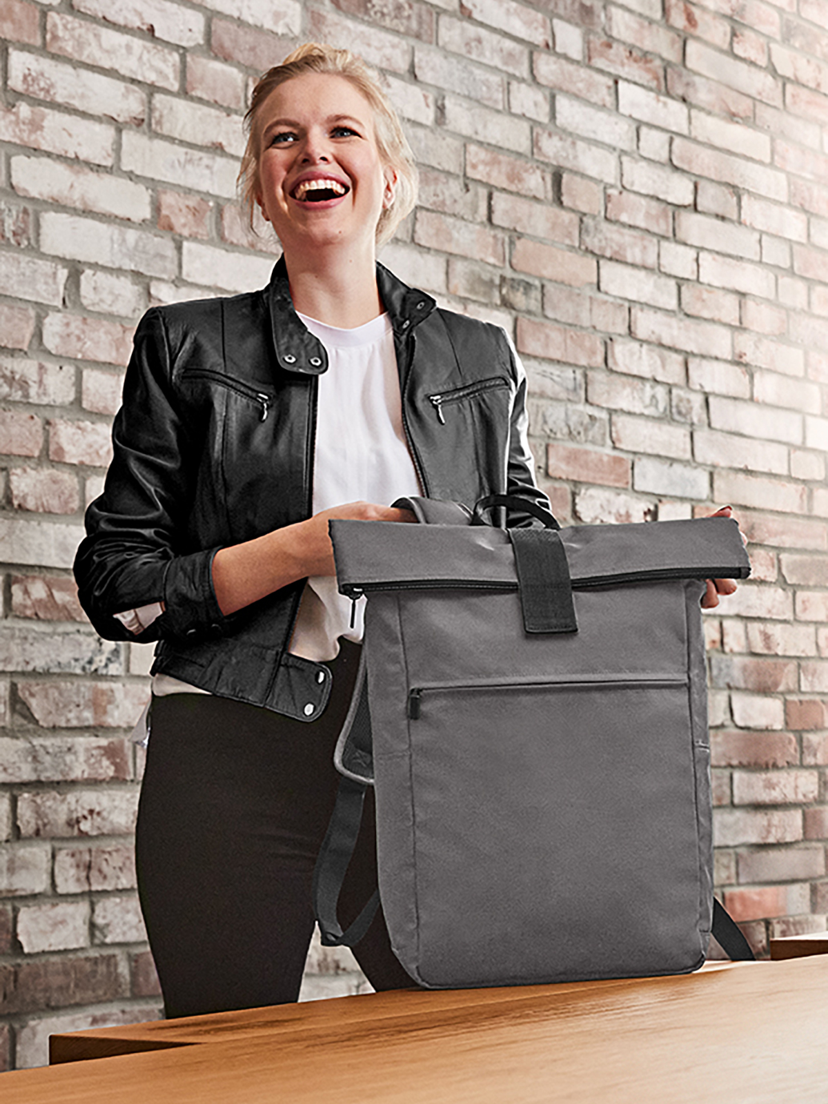 Laptop-Rucksack DAILY anthrazit mit Model
