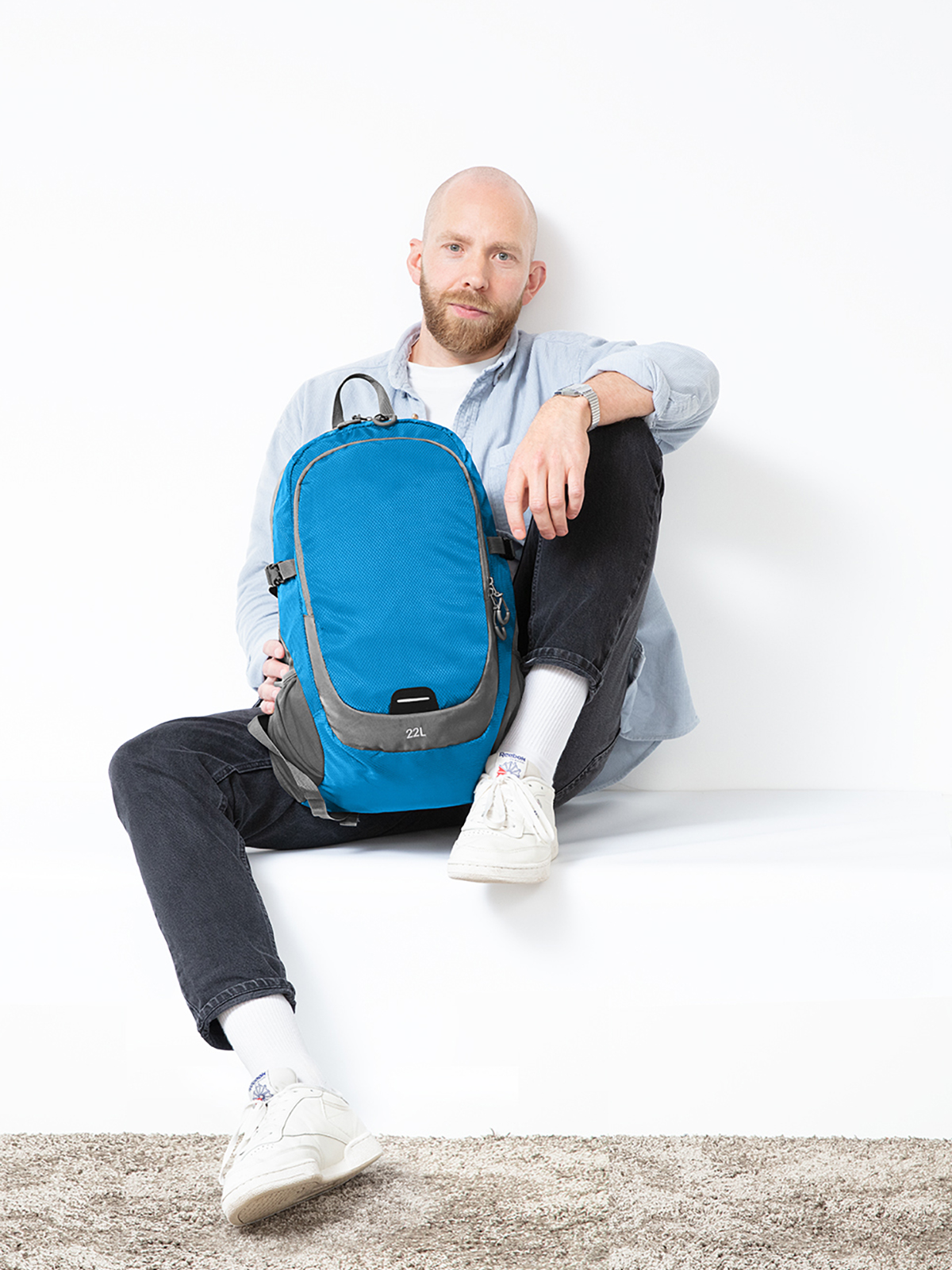 backpack STEP L cyan featuring a model