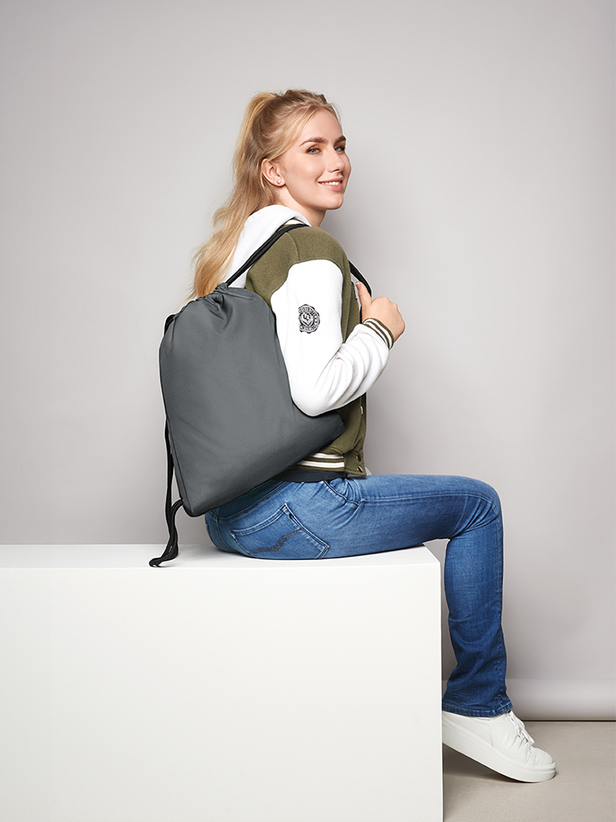 Zugbeutel CARE anthrazit mit Model