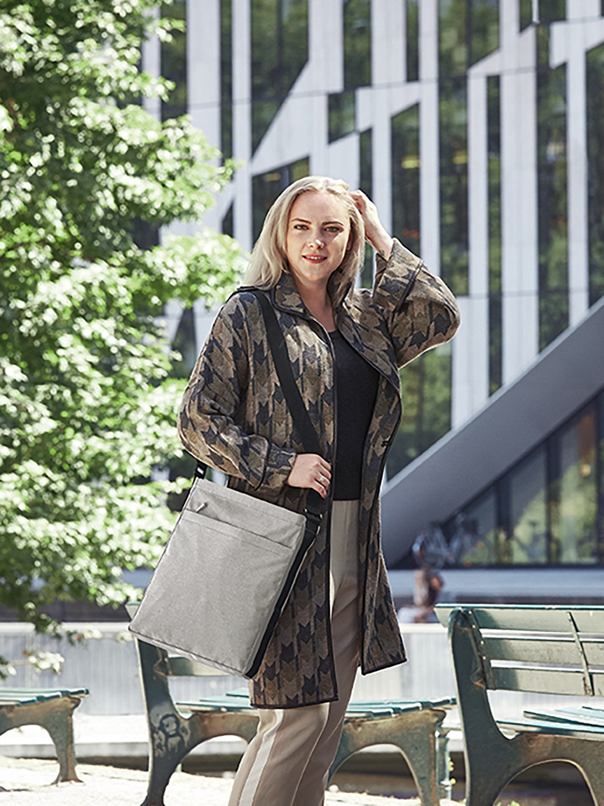 shoulder bag CIRCLE light-grey-sprinkle featuring a model