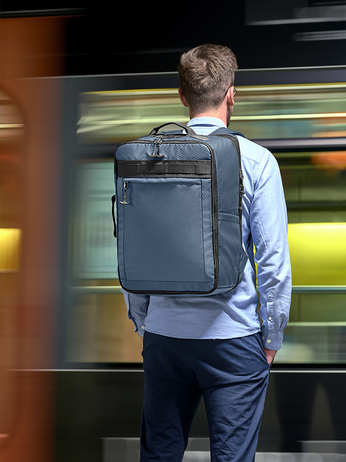 Reise-Rucksack ACTIVE taubenblau mit Model