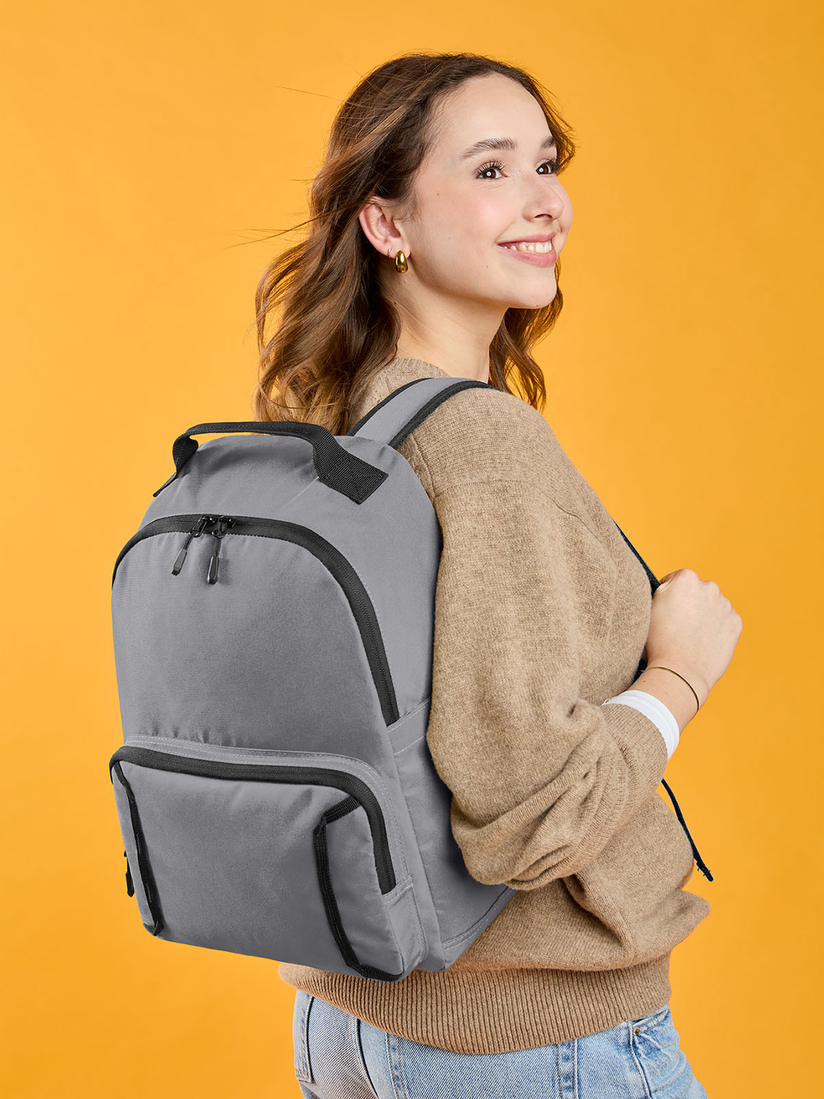 Daypack LOOP mittelgrau mit Model