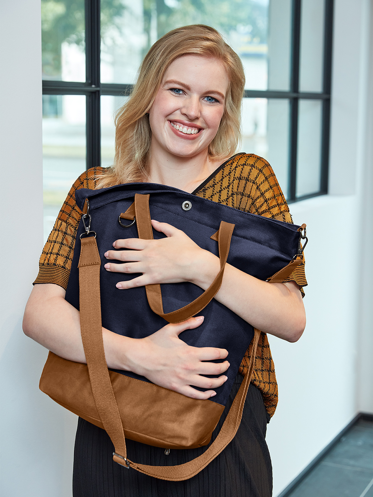 Shopper LIFE marine-braun mit Model