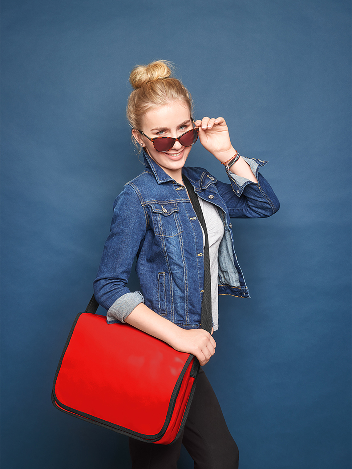 LorryBag® ECONOMY red featuring a model