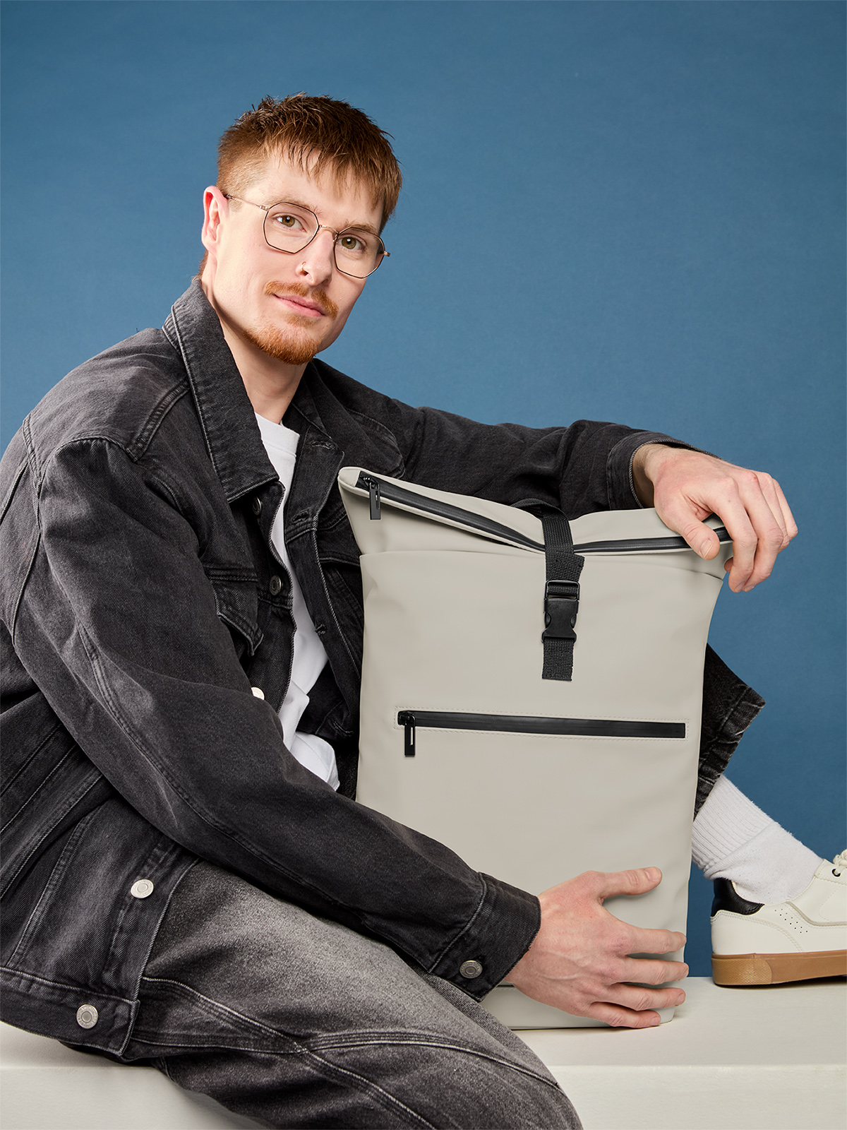 laptop backpack PURE in beige, shown with model