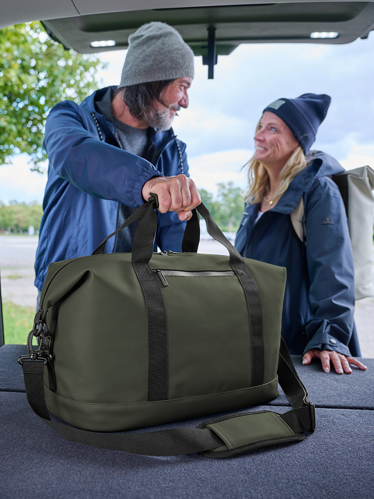 Sport-/Reisetasche PURE oliv mit Model