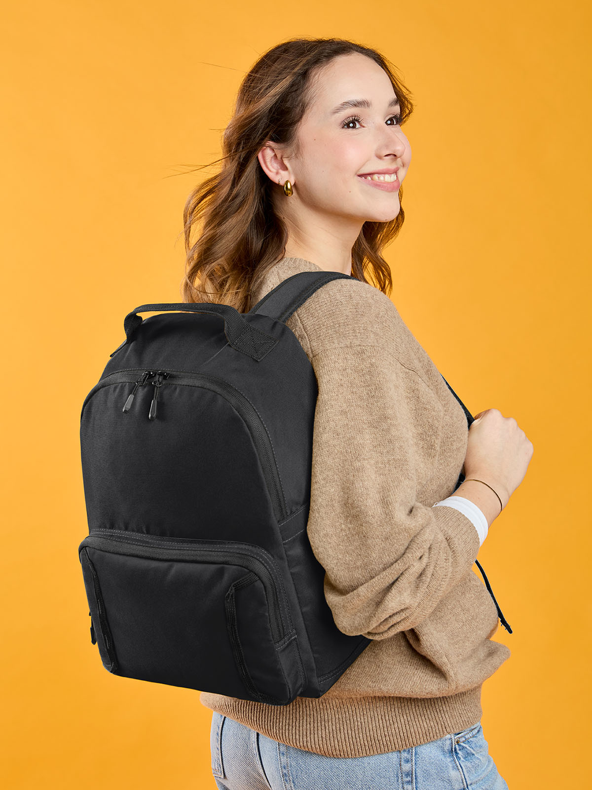 daypack LOOP in black, shown with model