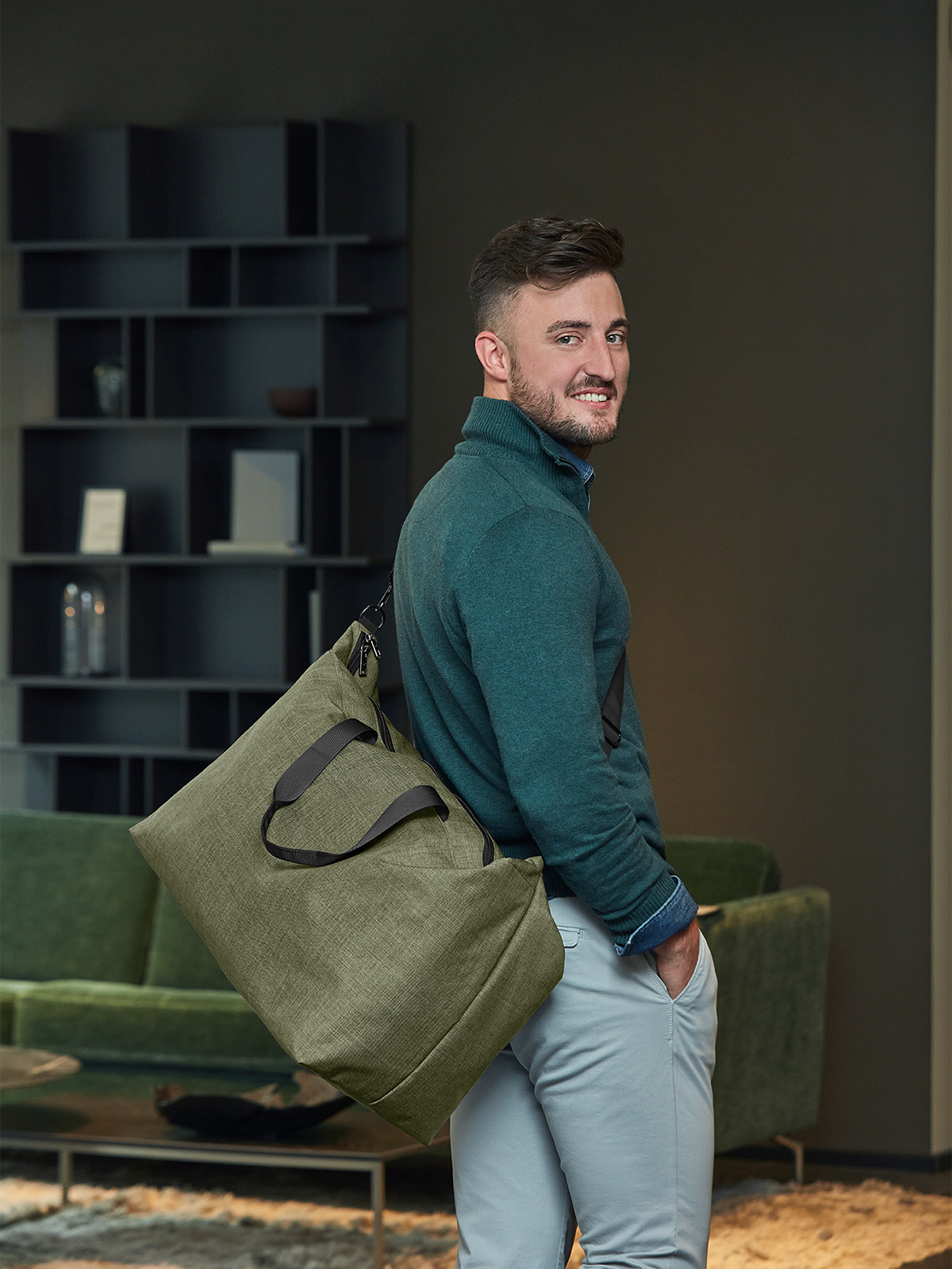 sport/travel bag EUROPE green-sprinkle featuring a model