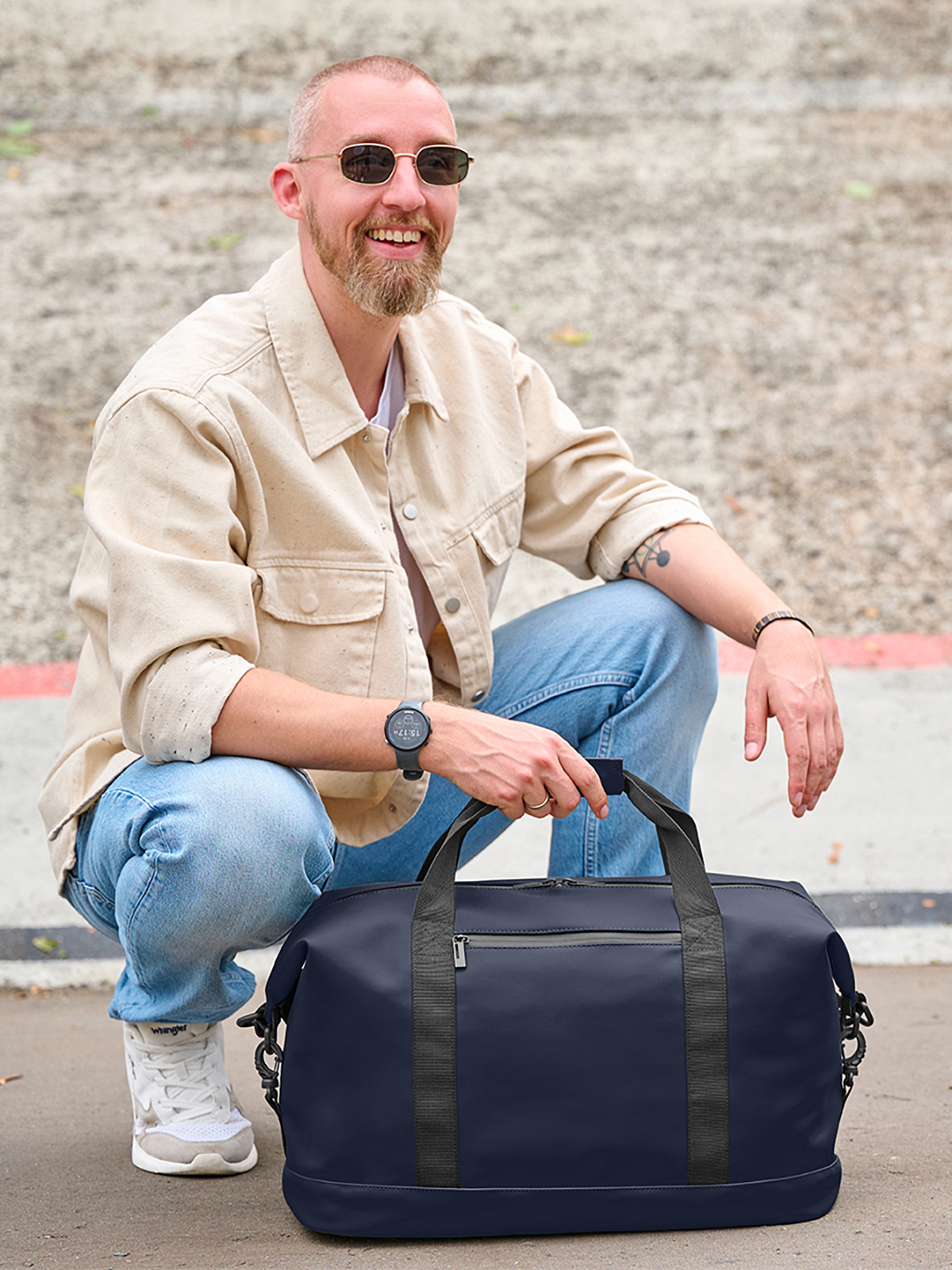 sport/travel bag PURE navy featuring a model